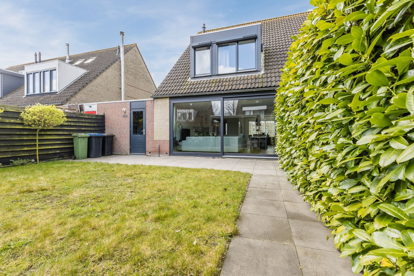 Spacious corner home with garage and solar panels in Bergse Plaat — 50
