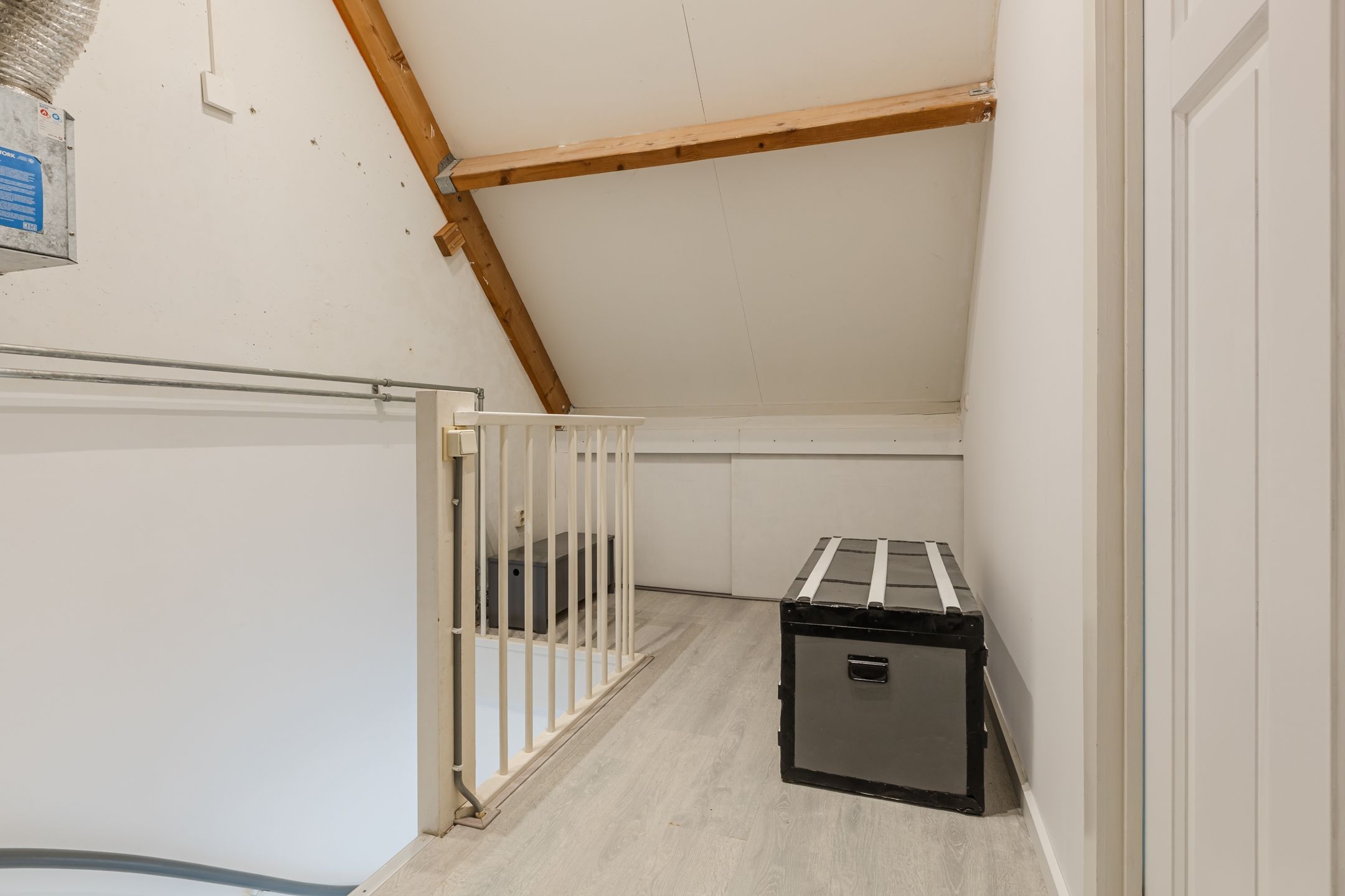 Spacious corner home with garage and solar panels in Bergse Plaat — 39
