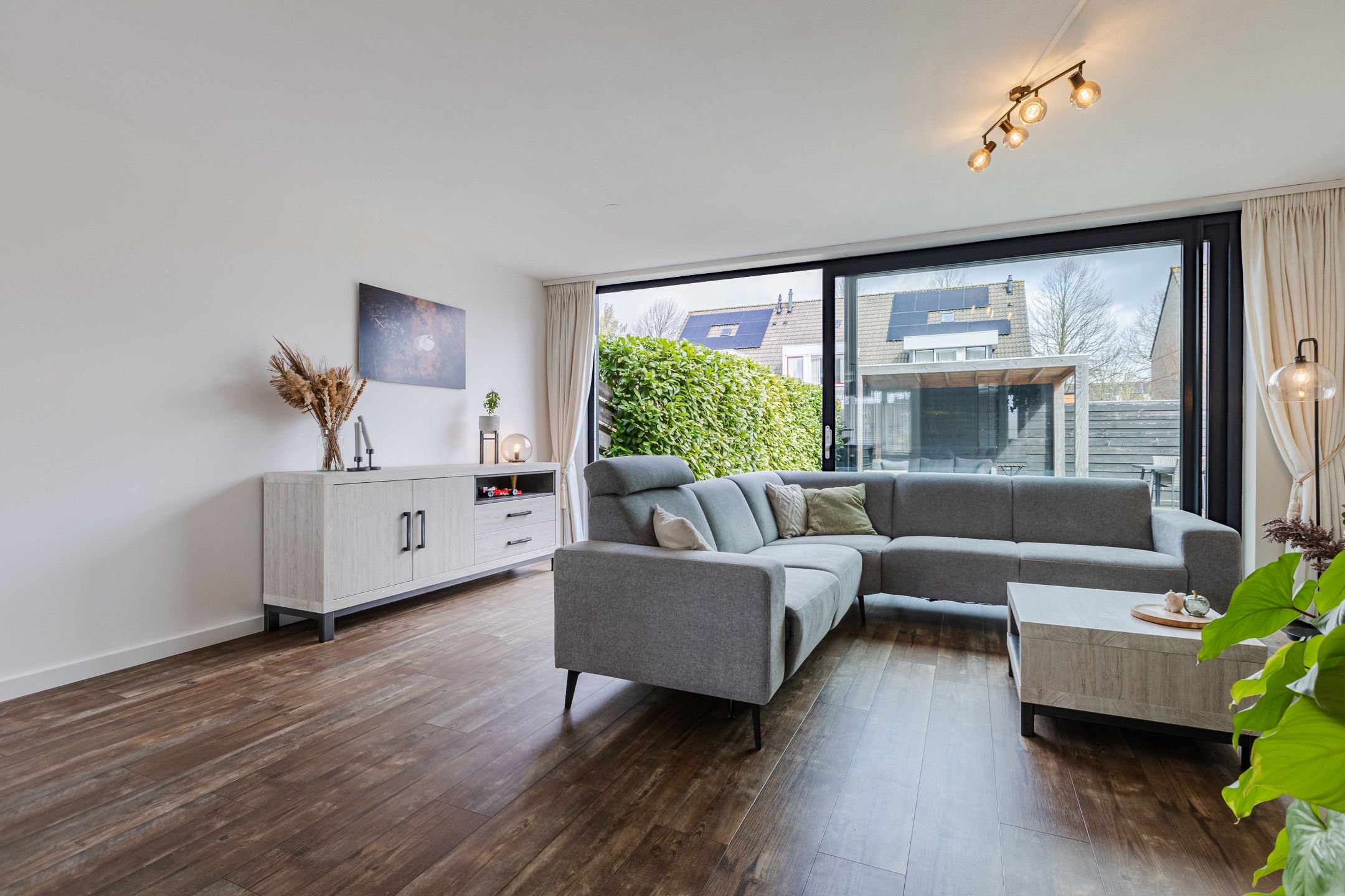 Spacious corner home with garage and solar panels in Bergse Plaat — 12