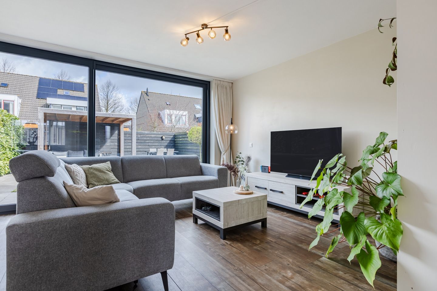 Spacious corner home with garage and solar panels in Bergse Plaat — 14