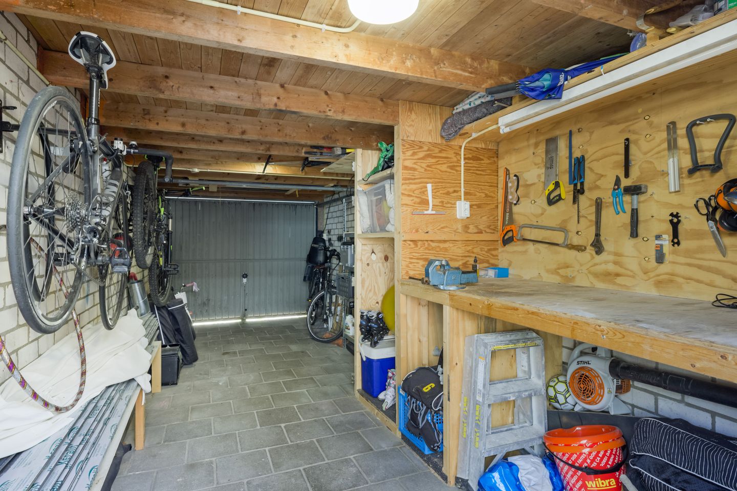 Fully modernized terraced house with garage and energy label A — 50
