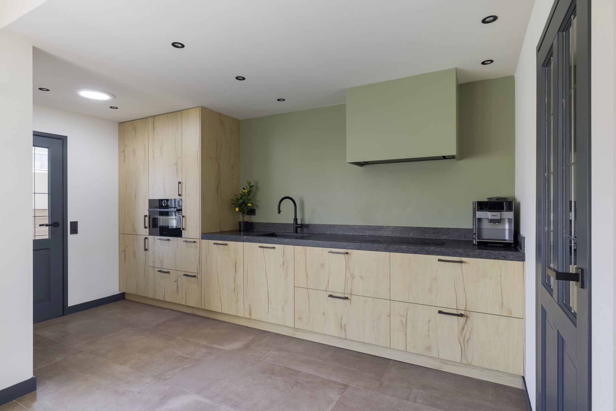 Fully modernized terraced house with garage and energy label A — 18