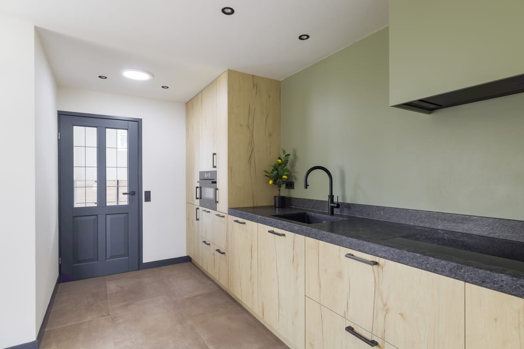 Fully modernized terraced house with garage and energy label A — 23