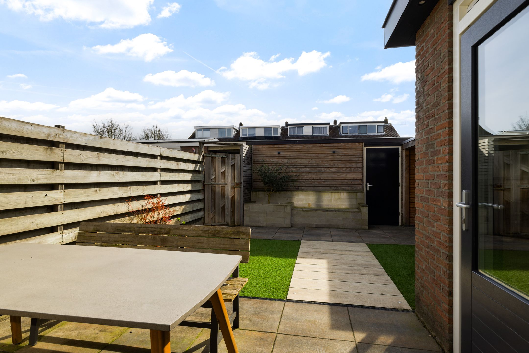Fully modernized terraced house with garage and energy label A — 45