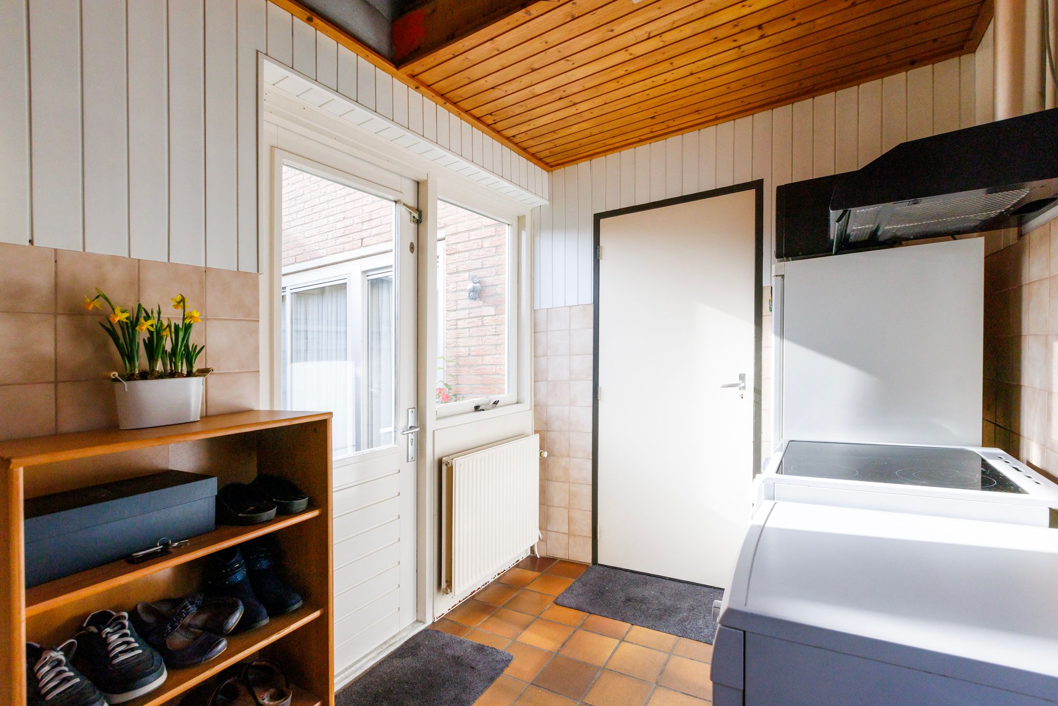 Spacious Semi-Detached Home with Large Garden and Garage Near Forest — 12
