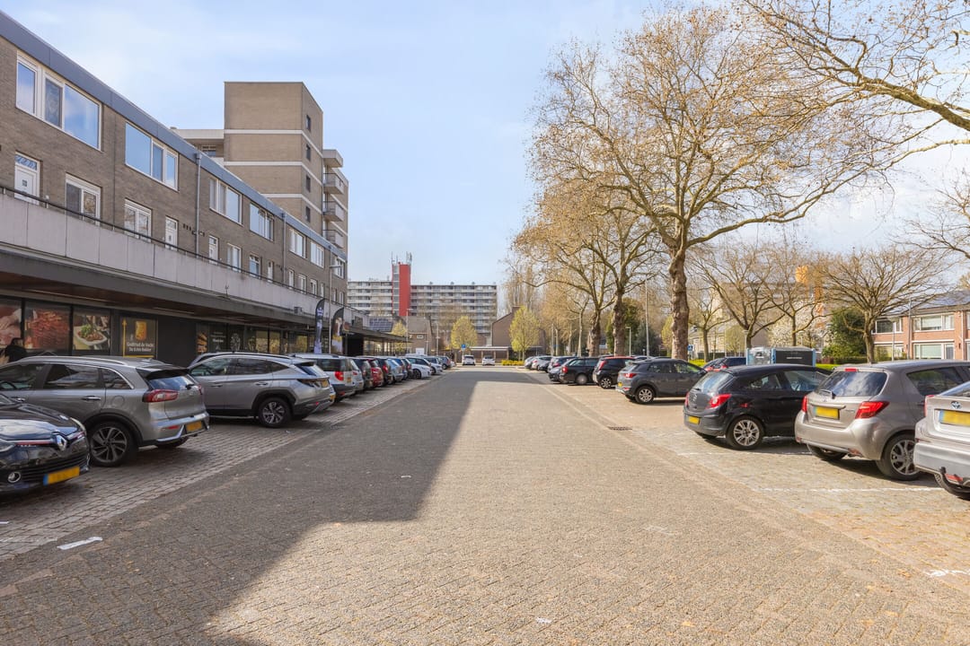 Bright Apartment with Panoramic Views in Eindhoven Vaartbroek — 31