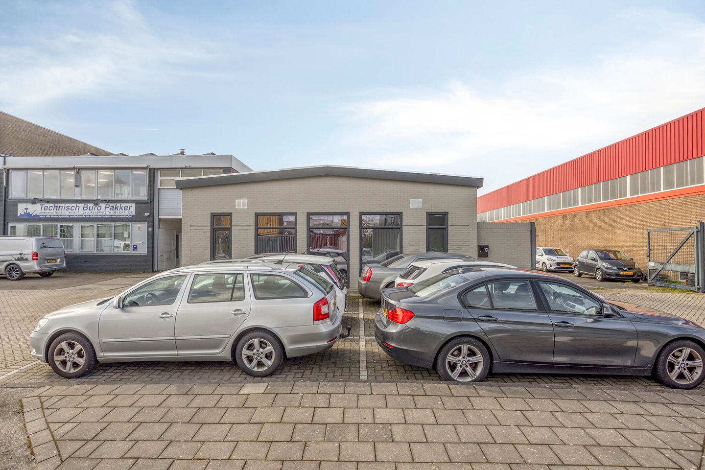 Bekijk foto 2 van Van Riemsdijkweg 13