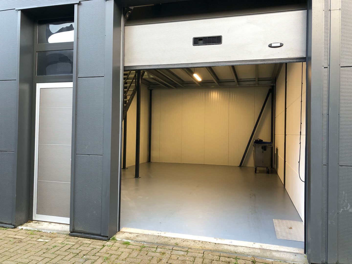 View photo 1 of Aalsmeerderweg 47-D05