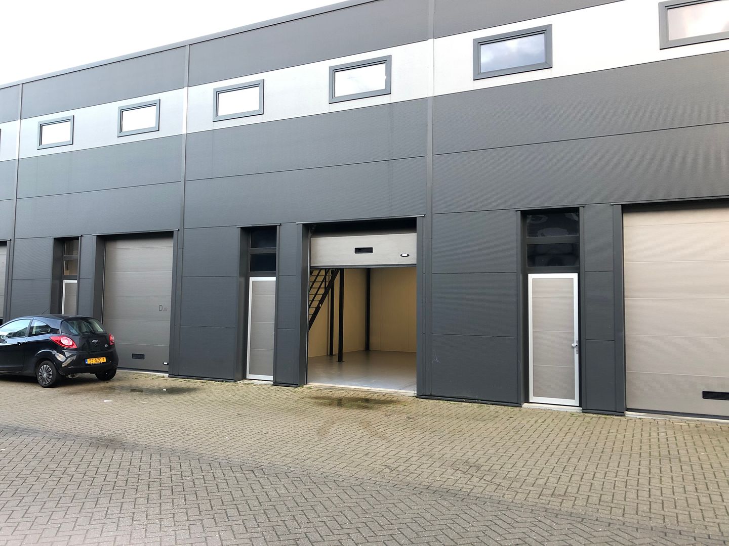 View photo 2 of Aalsmeerderweg 47-D05