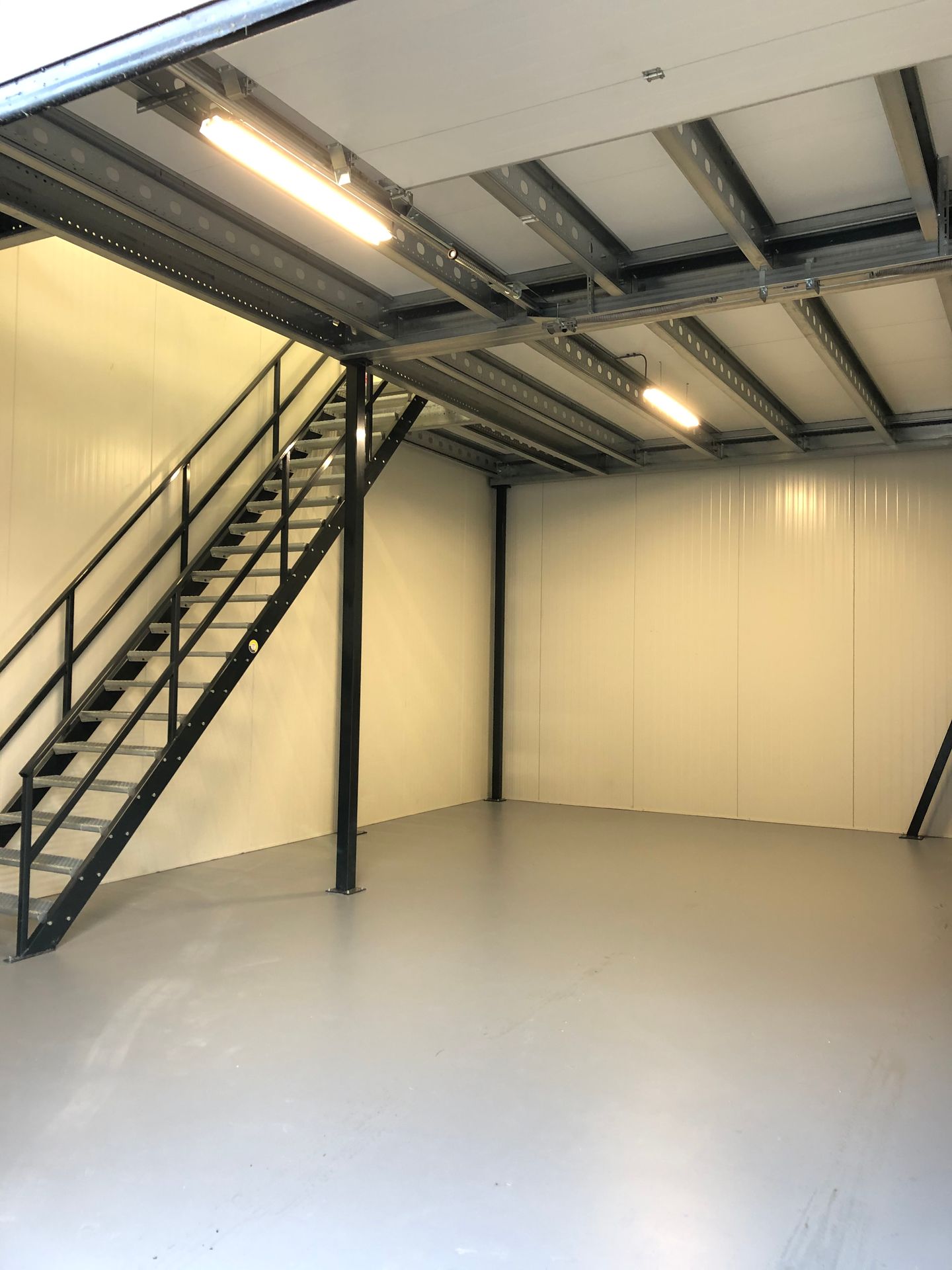 View photo 4 of Aalsmeerderweg 47-D05