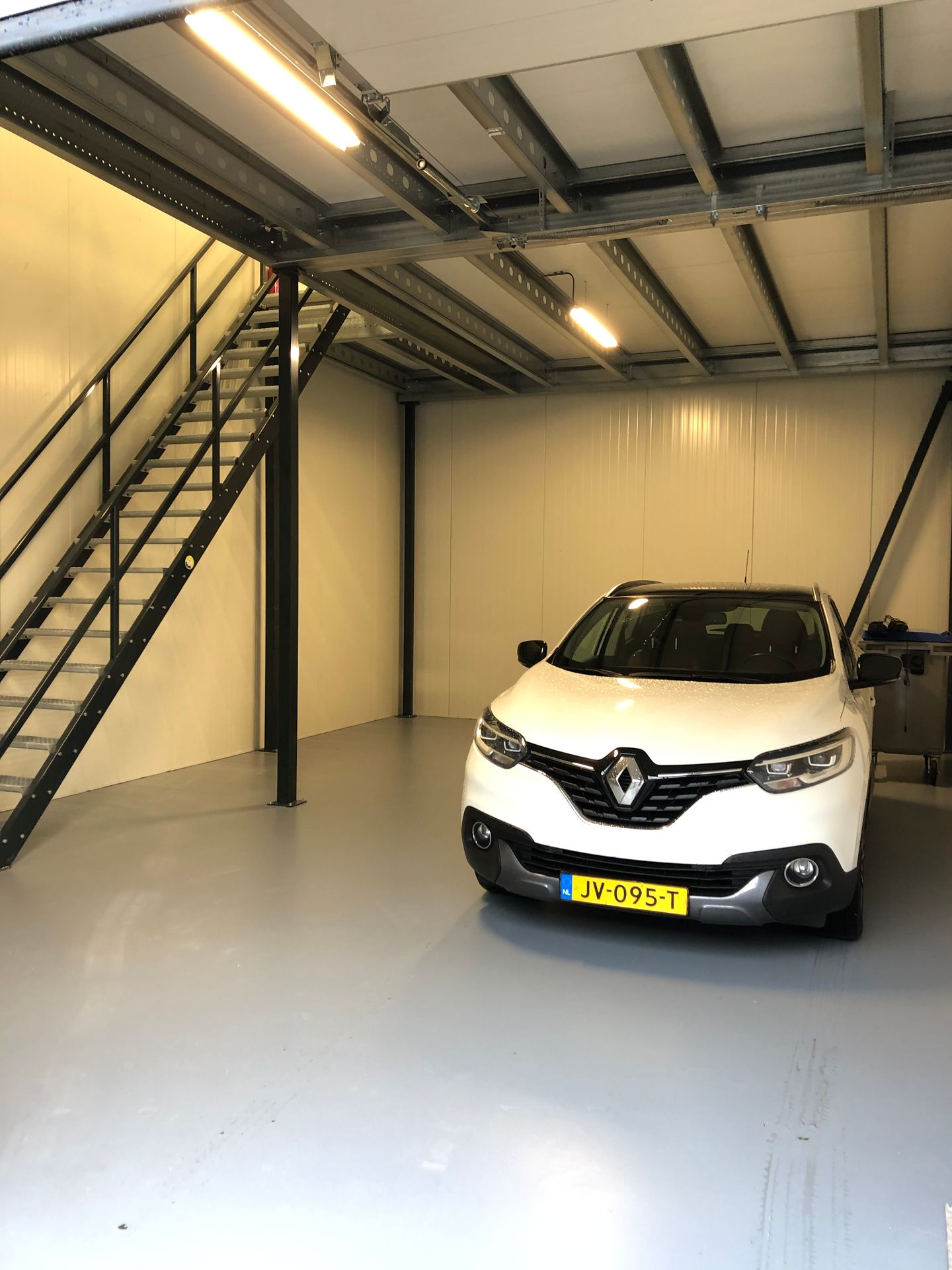 View photo 5 of Aalsmeerderweg 47-D05