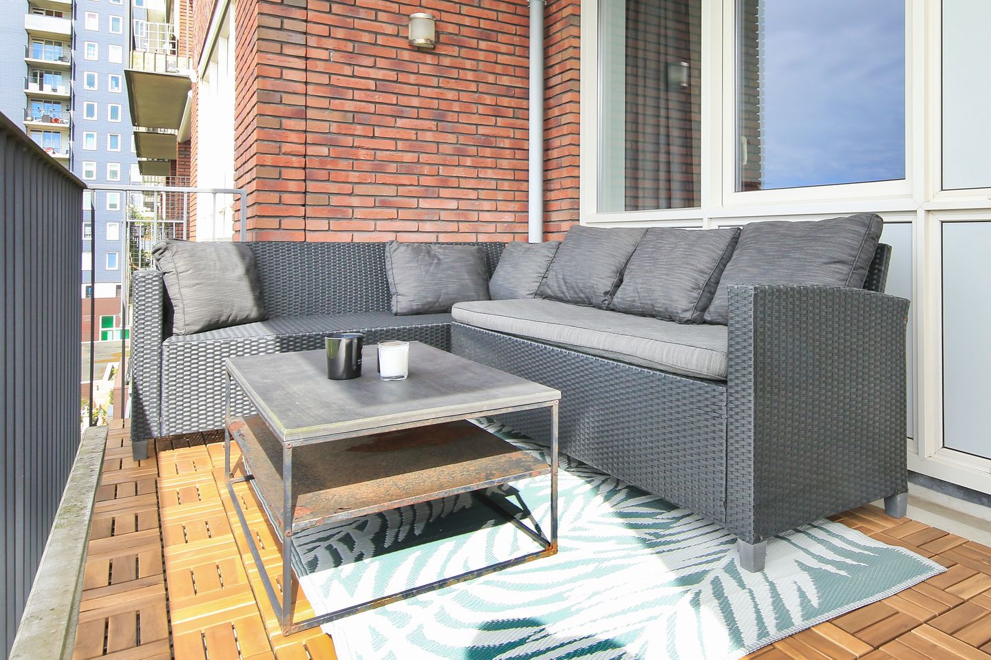 Modernized Apartment with City Views and Sunny Terrace in Haarlem — 19
