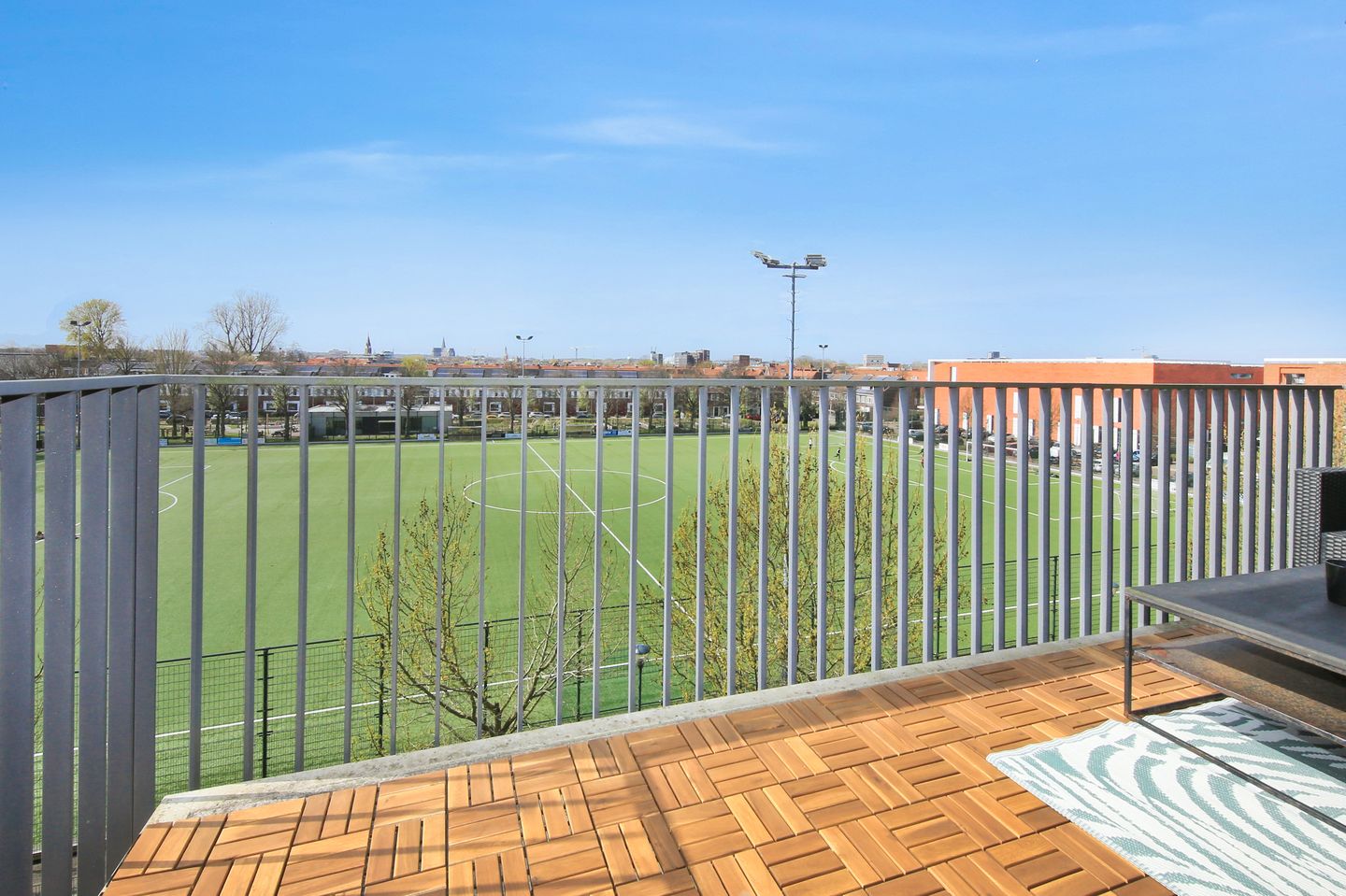 Modernized Apartment with City Views and Sunny Terrace in Haarlem — 20