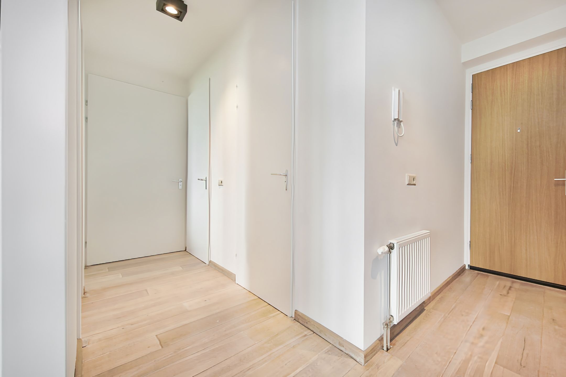 Modernized Apartment with City Views and Sunny Terrace in Haarlem — 24