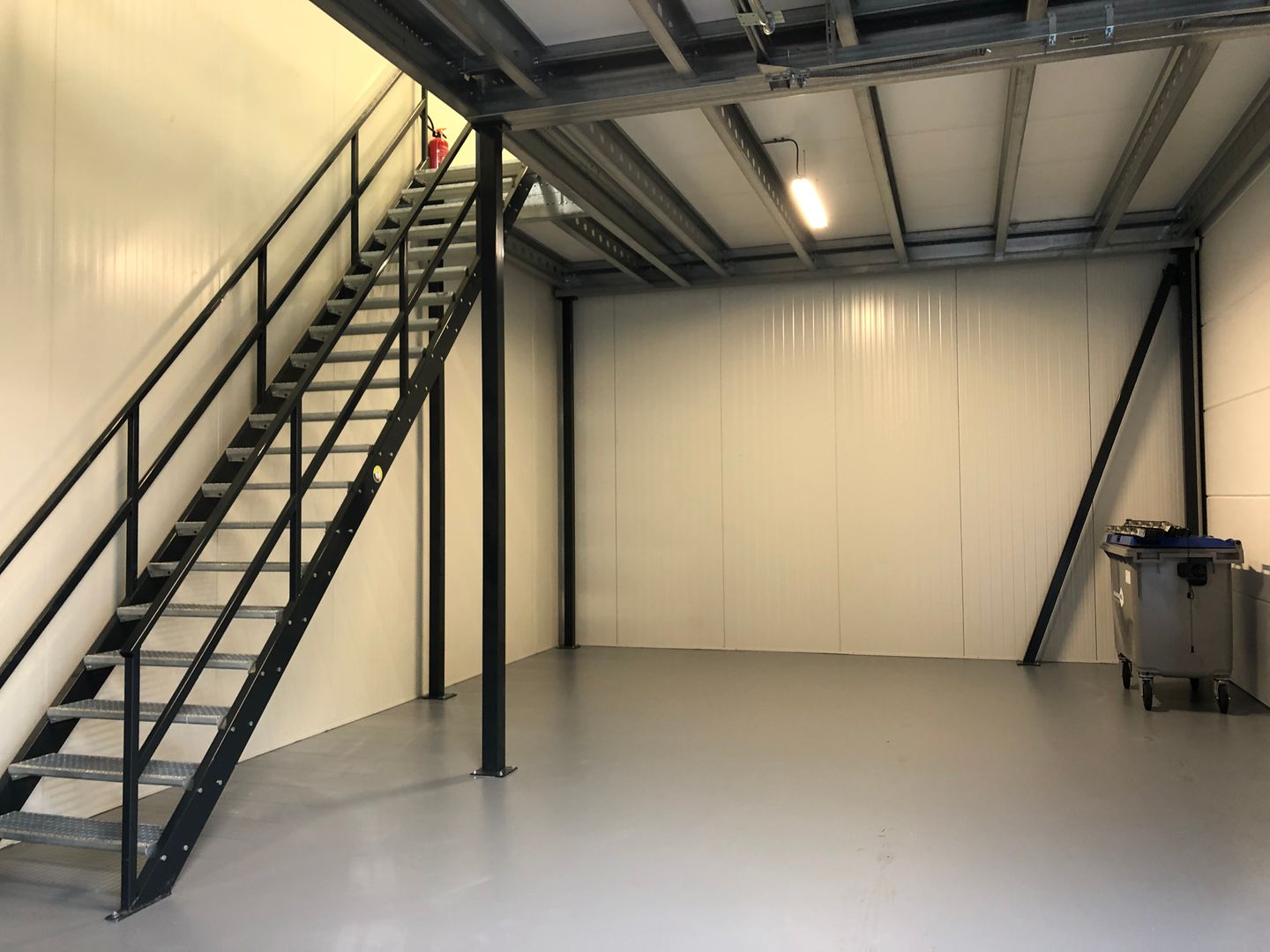 View photo 3 of Aalsmeerderweg 47-D05