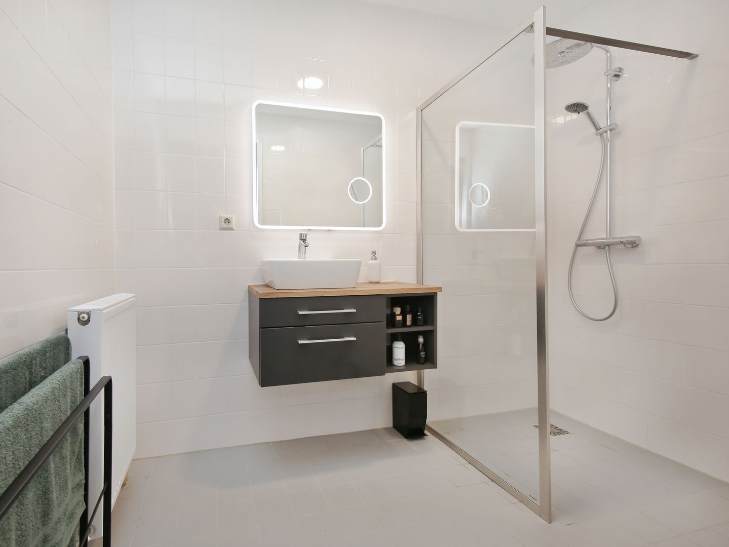 Modernized Apartment with City Views and Sunny Terrace in Haarlem — 25