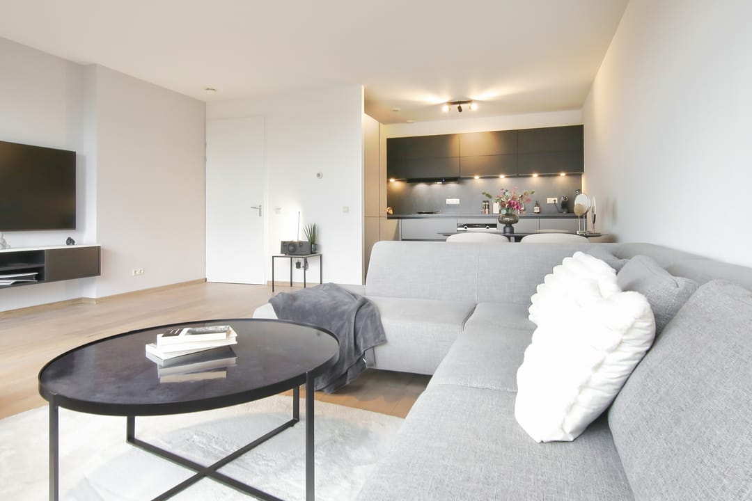 Modernized Apartment with City Views and Sunny Terrace in Haarlem — 13