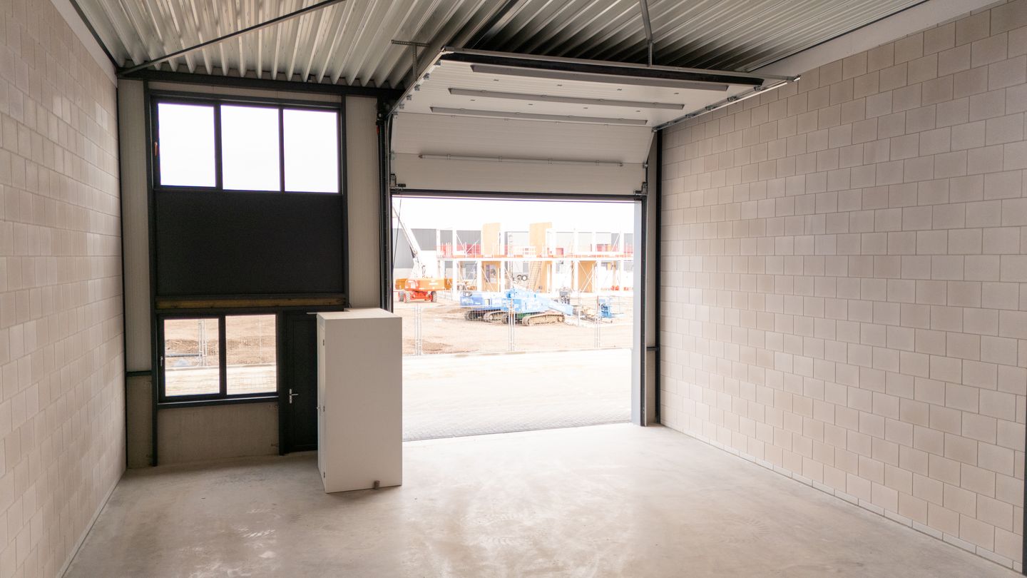 Bekijk foto 2 van Einsteinweg 27