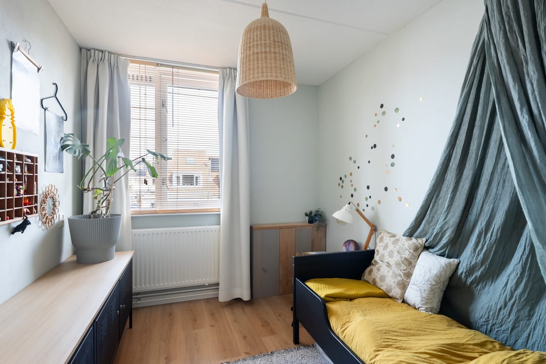 Spacious Extended Family Home with 5 Bedrooms — 16