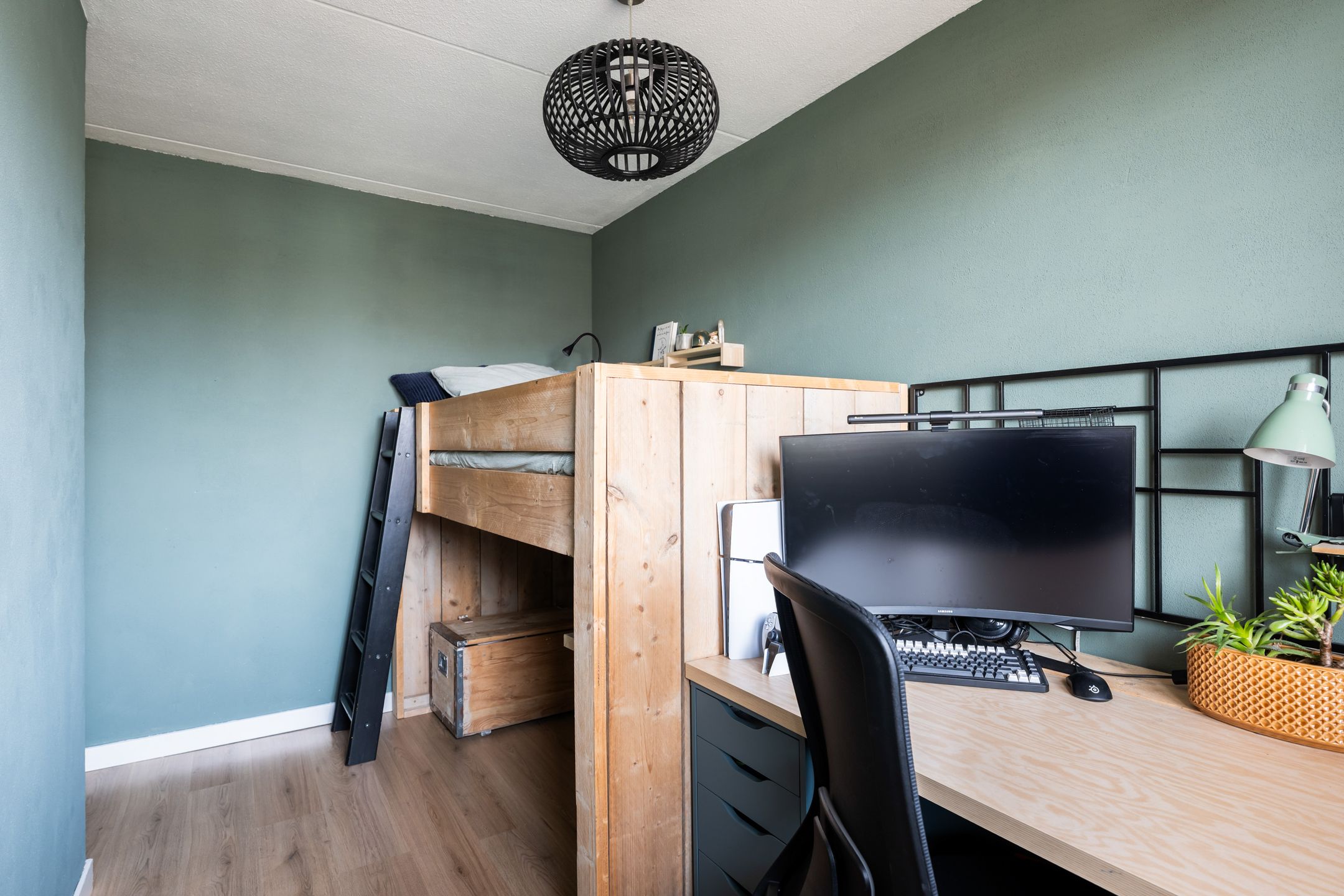 Spacious Extended Family Home with 5 Bedrooms — 15
