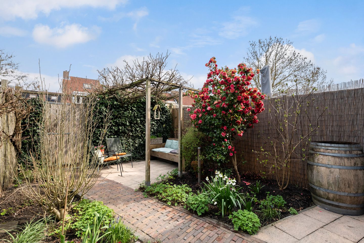 Spacious Extended Family Home with 5 Bedrooms — 25