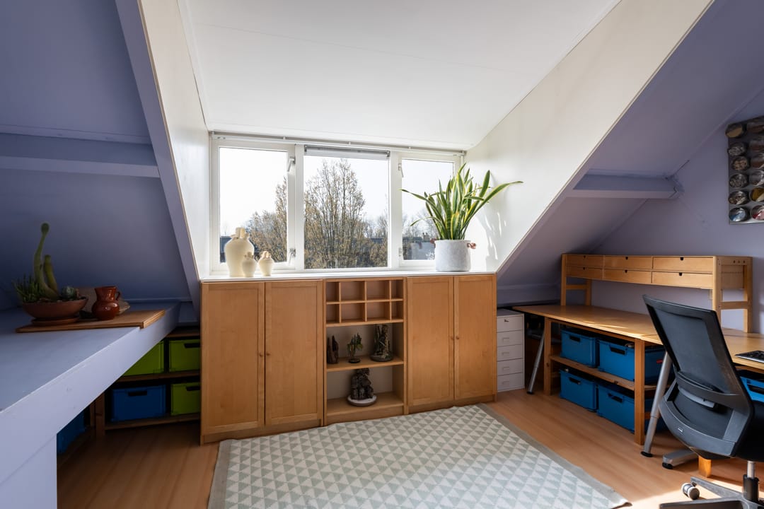 Spacious Extended Family Home with 5 Bedrooms — 22