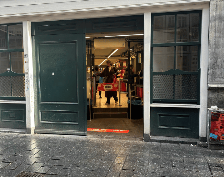 Bekijk foto 2 van Warmoesstraat 157-161