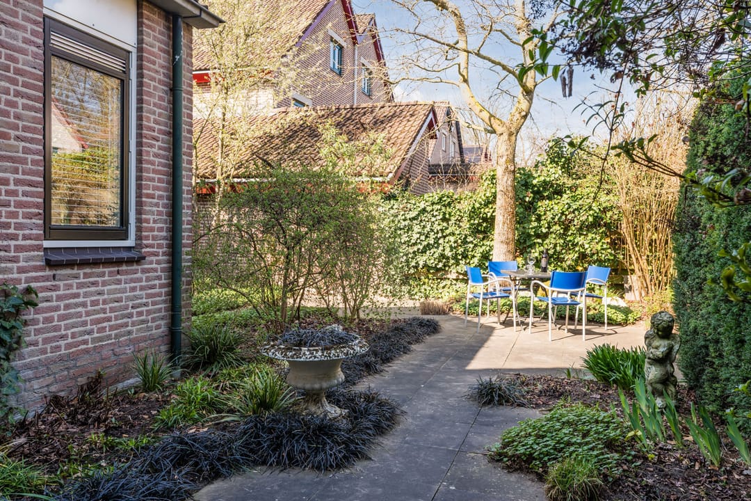 Spacious family home with garden in Park Jonkerbosch — 38