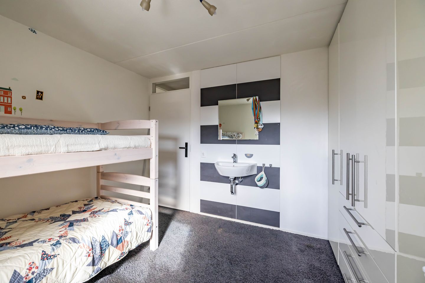 Photo 49 of Van Deyssellaan 50