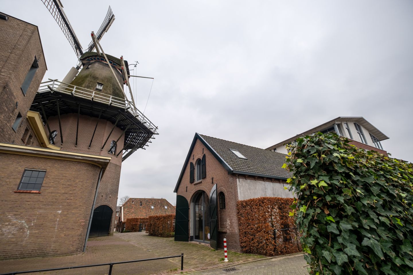 Bekijk foto 2 van Accesweg 1