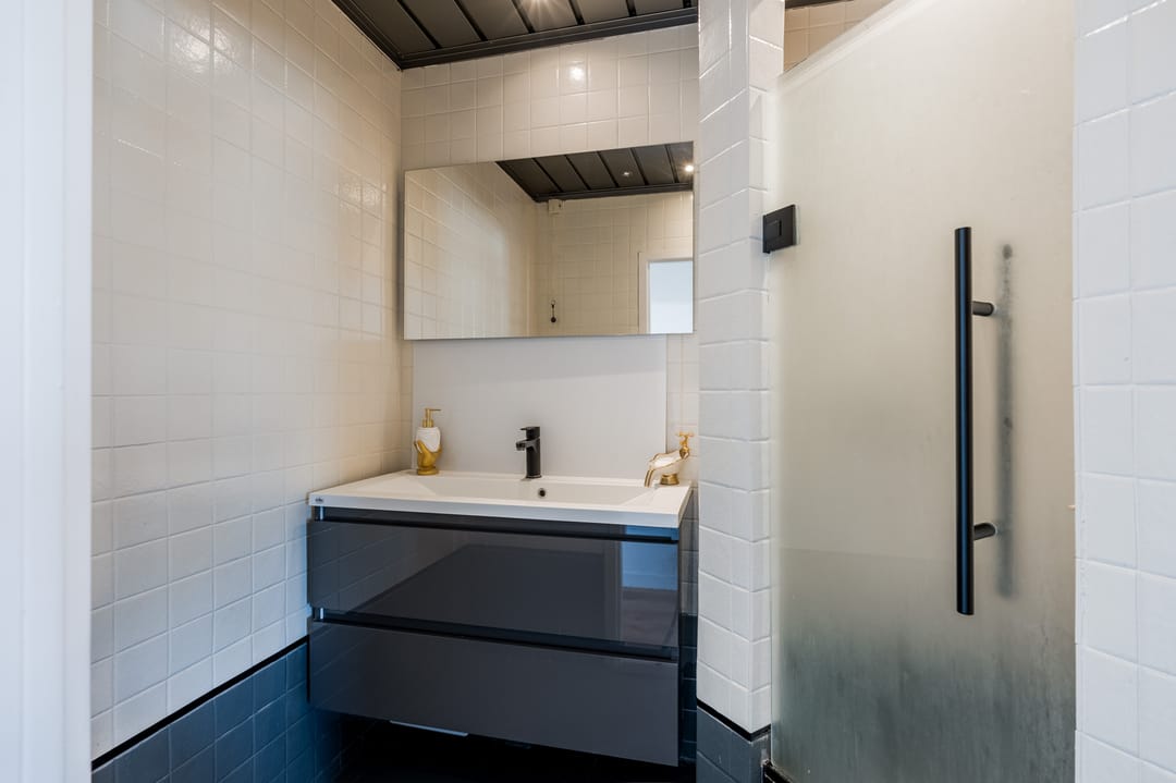 Spacious and Bright Apartment with South-Facing Balcony in Weesp — 22