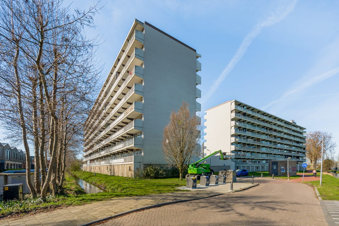 Spacious and Bright Apartment with South-Facing Balcony in Weesp — 37