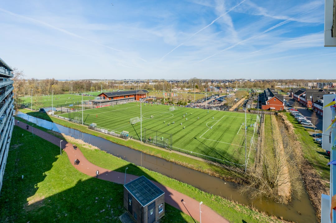 Spacious and Bright Apartment with South-Facing Balcony in Weesp — 38