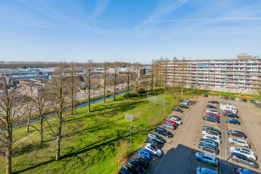Spacious and Bright Apartment with South-Facing Balcony in Weesp — 41