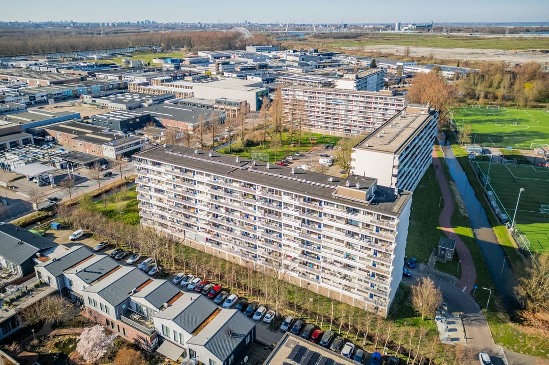 Spacious and Bright Apartment with South-Facing Balcony in Weesp — 47