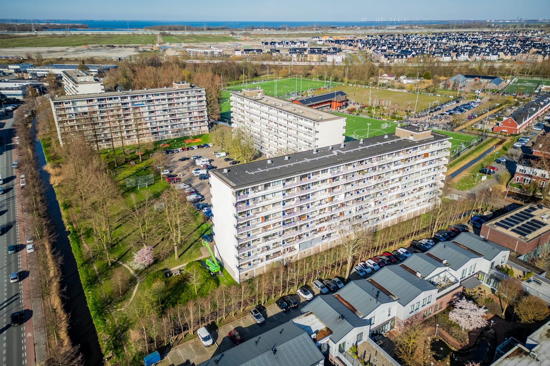 Spacious and Bright Apartment with South-Facing Balcony in Weesp — 46