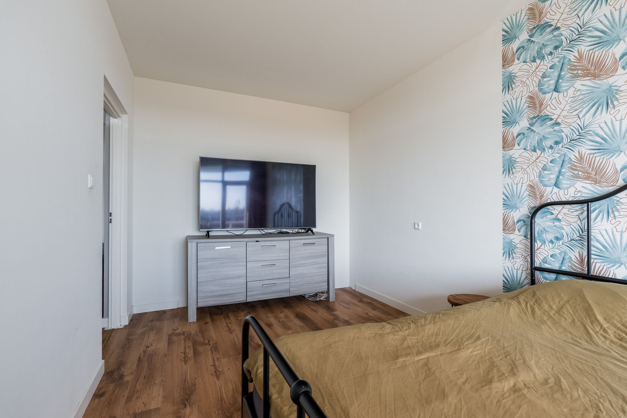 Spacious and Bright Apartment with South-Facing Balcony in Weesp — 18