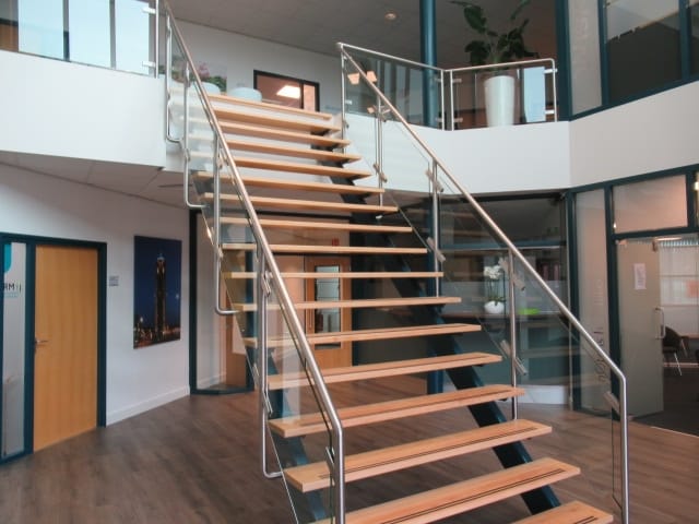 View photo 4 of Ecu 2