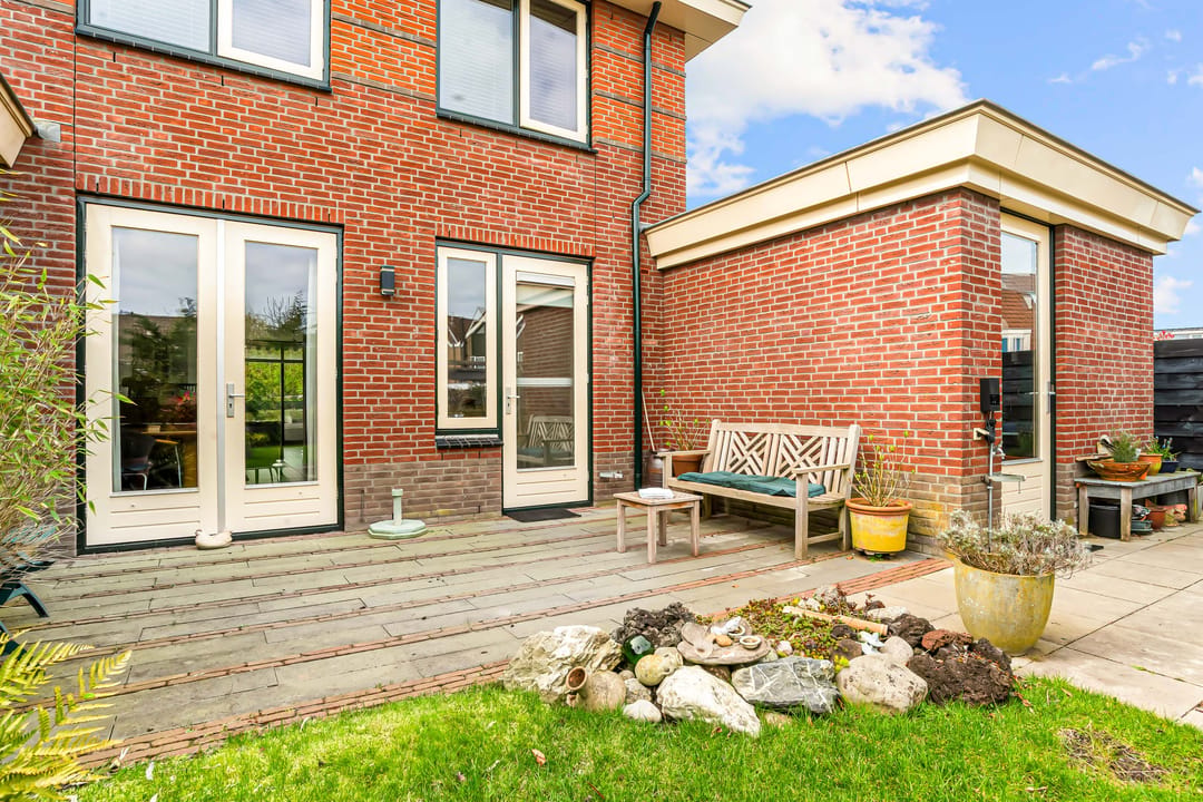 Spacious semi-detached family home with garage and sunny garden in Waterwende — 31