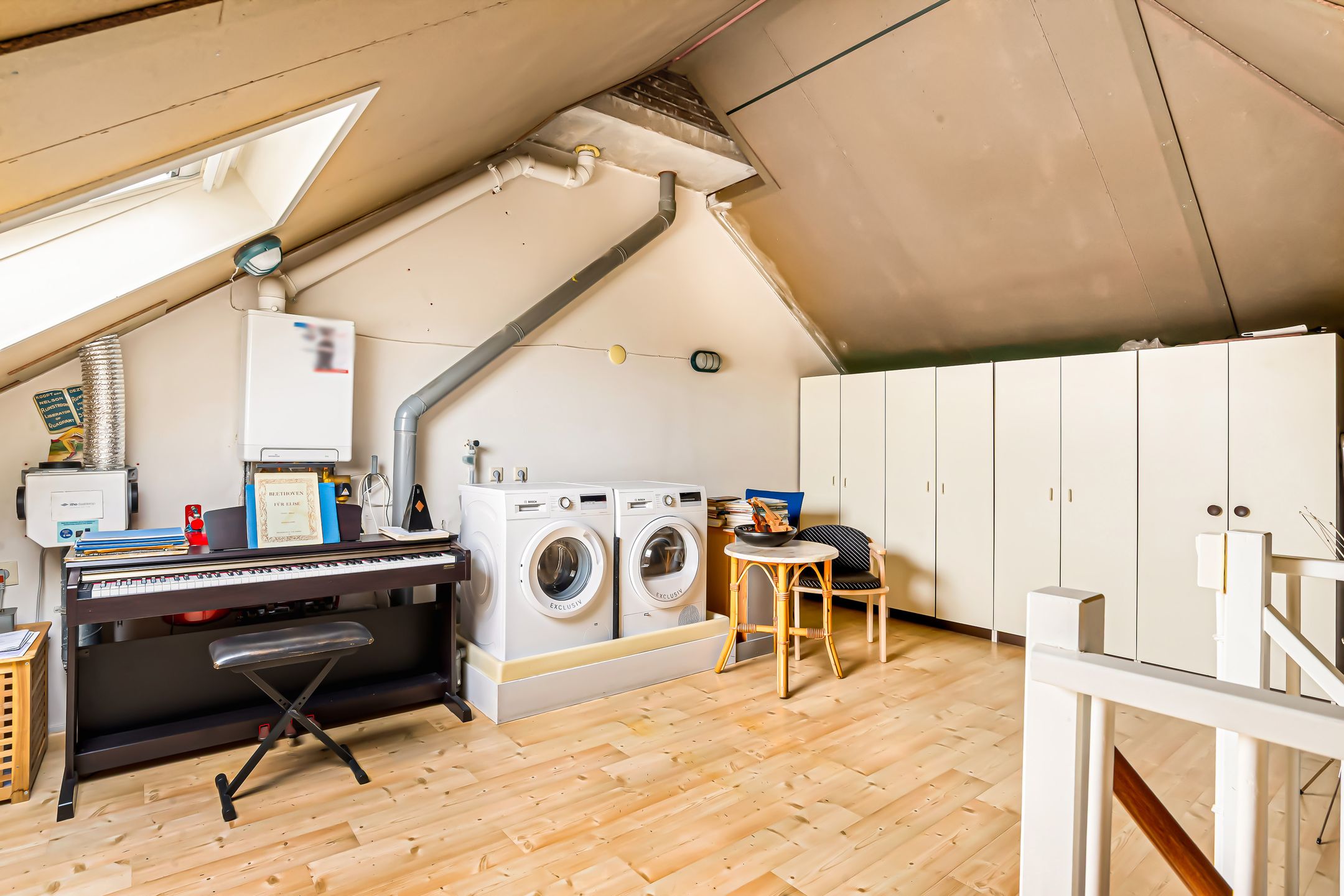 Spacious semi-detached family home with garage and sunny garden in Waterwende — 63