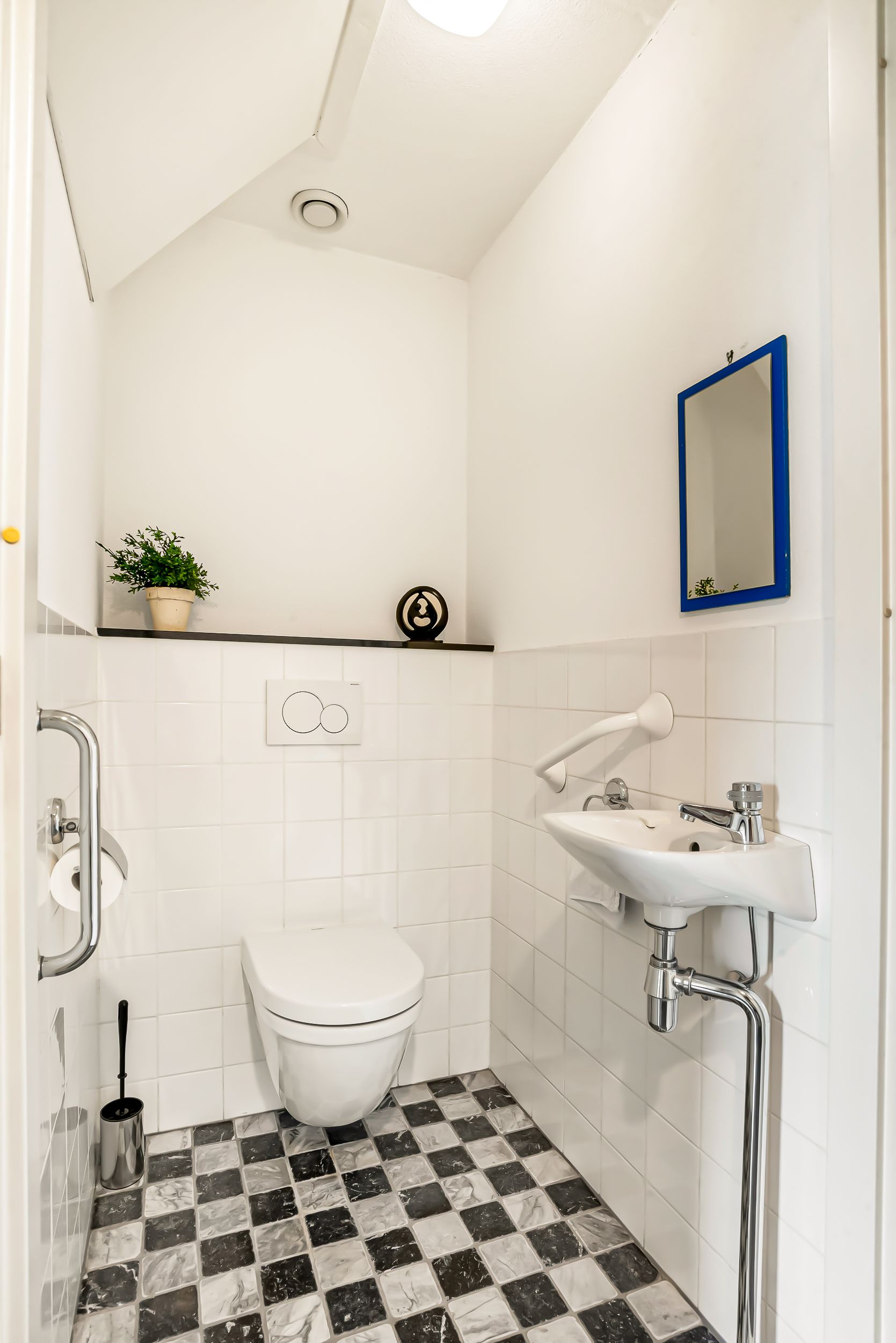 Spacious semi-detached family home with garage and sunny garden in Waterwende — 12