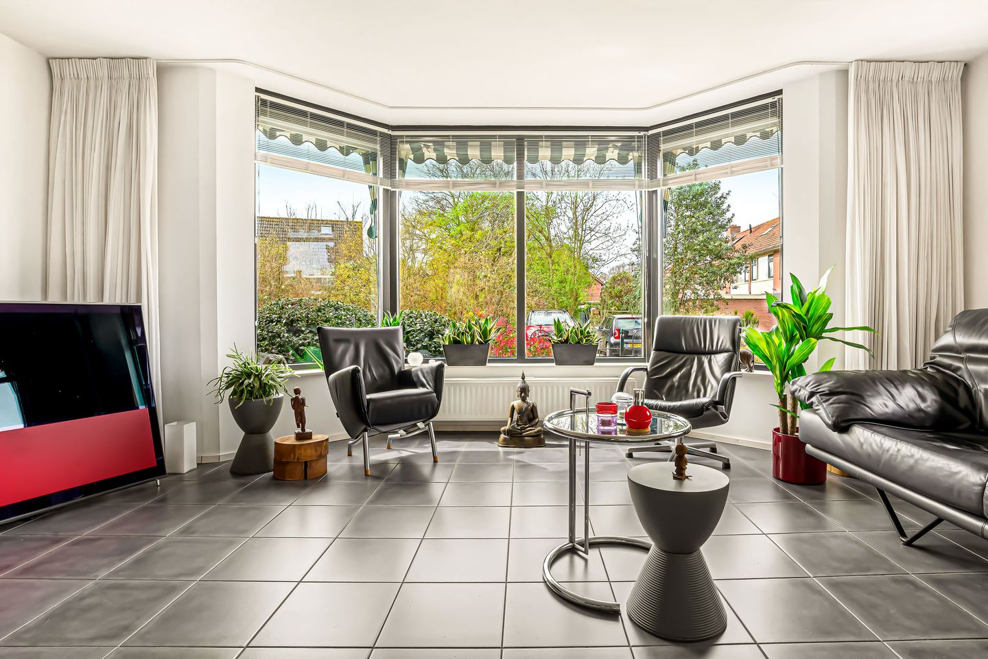 Spacious semi-detached family home with garage and sunny garden in Waterwende — 14