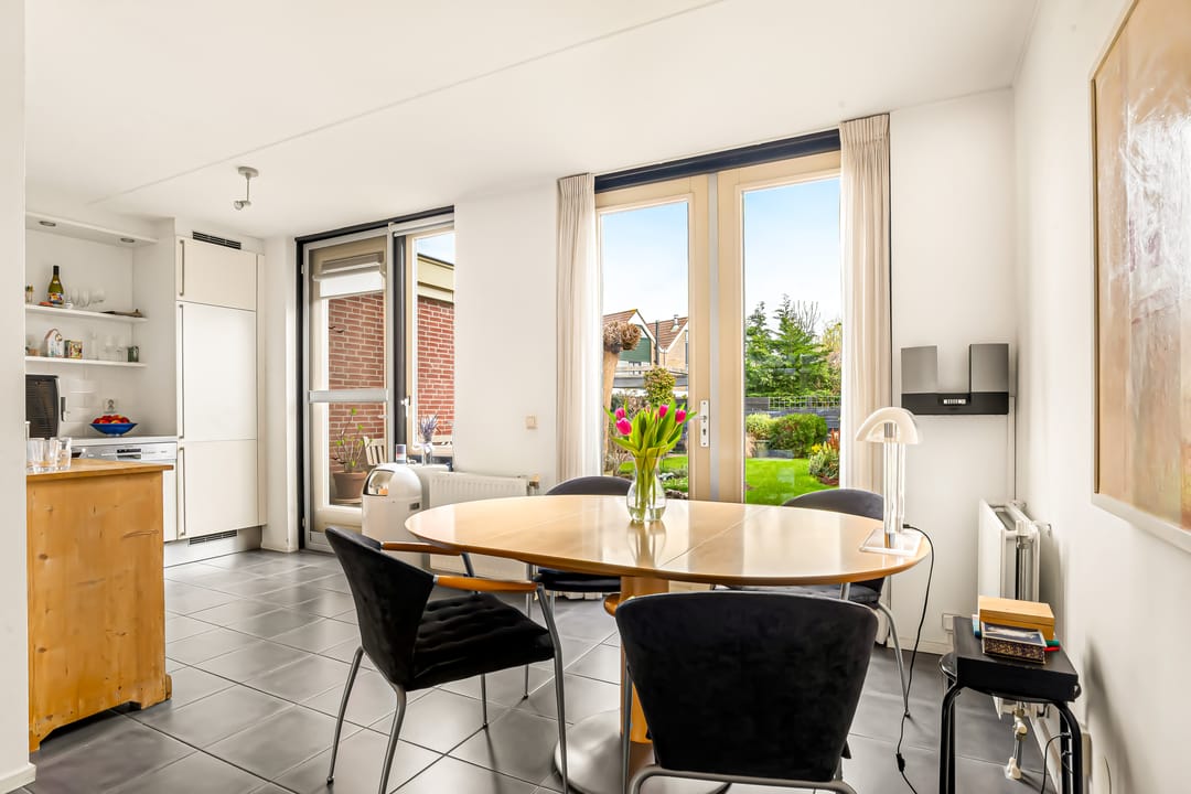 Spacious semi-detached family home with garage and sunny garden in Waterwende — 22