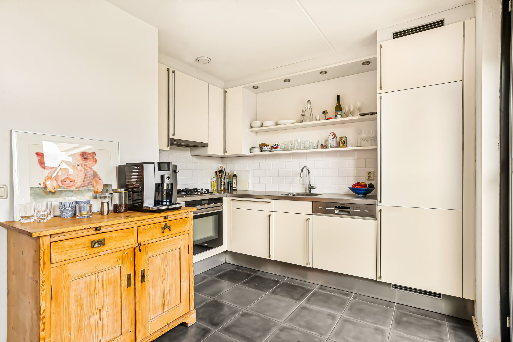 Spacious semi-detached family home with garage and sunny garden in Waterwende — 24
