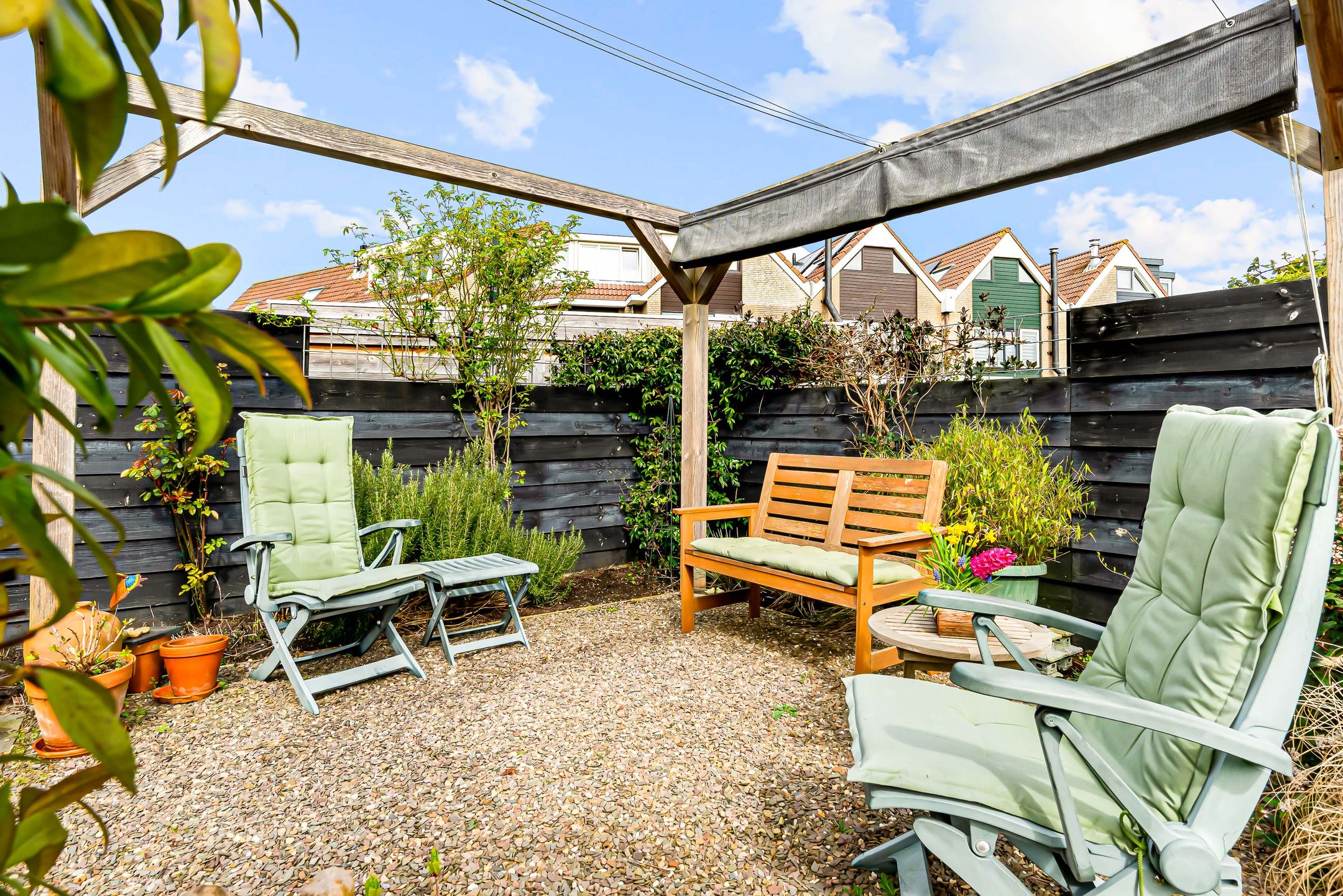 Spacious semi-detached family home with garage and sunny garden in Waterwende — 39