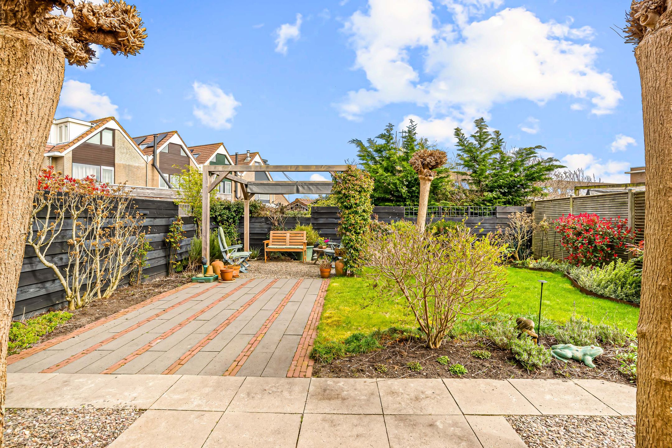 Spacious semi-detached family home with garage and sunny garden in Waterwende — 42