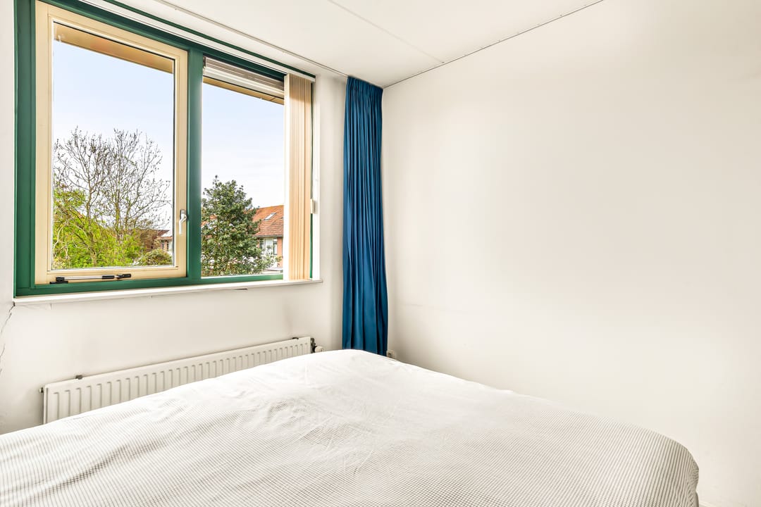 Spacious semi-detached family home with garage and sunny garden in Waterwende — 56