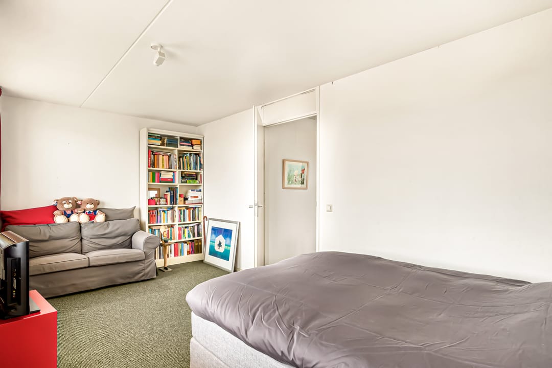 Spacious semi-detached family home with garage and sunny garden in Waterwende — 47