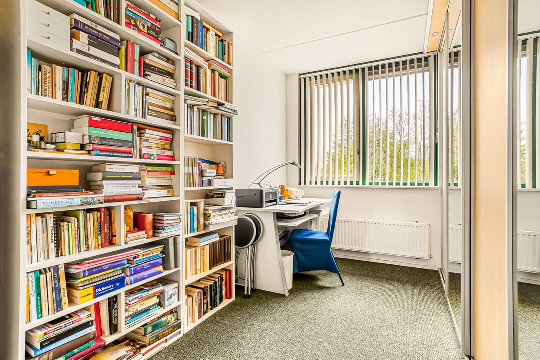 Spacious semi-detached family home with garage and sunny garden in Waterwende — 58