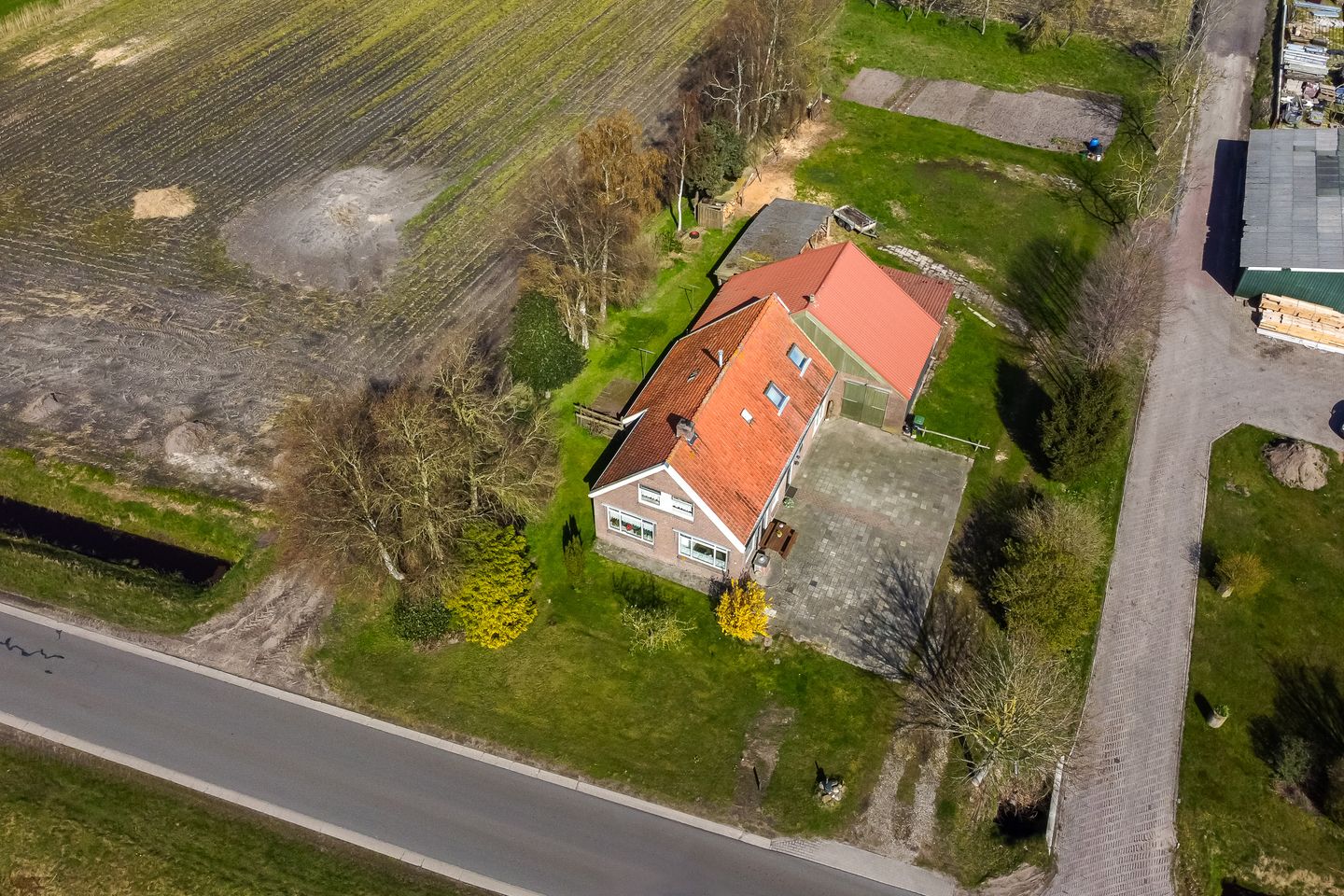 Photo 4 of Burg v Wijngaardenstraat 19